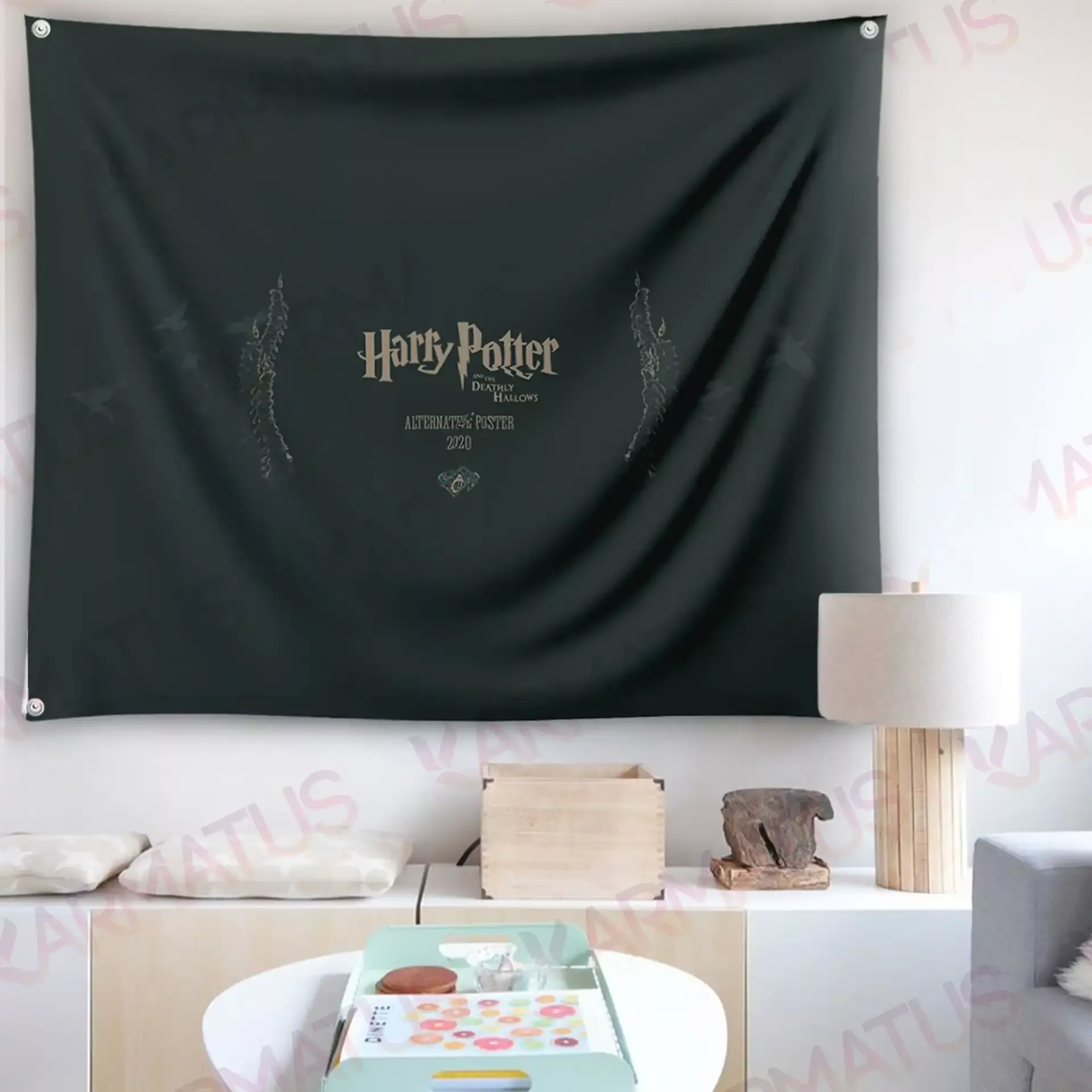 بکدراپ (پرچم) هری پاتر | کالکشن Movie – مدل Har-001 799,000&Nbsp;تومان &Ndash; کارماتوس خرید قیمت و خرید بکدراپ هری پاتر Harry Potter - کارماتوس (انواع قاب عکس و پوستر, بکدراپ) از کرماتوس