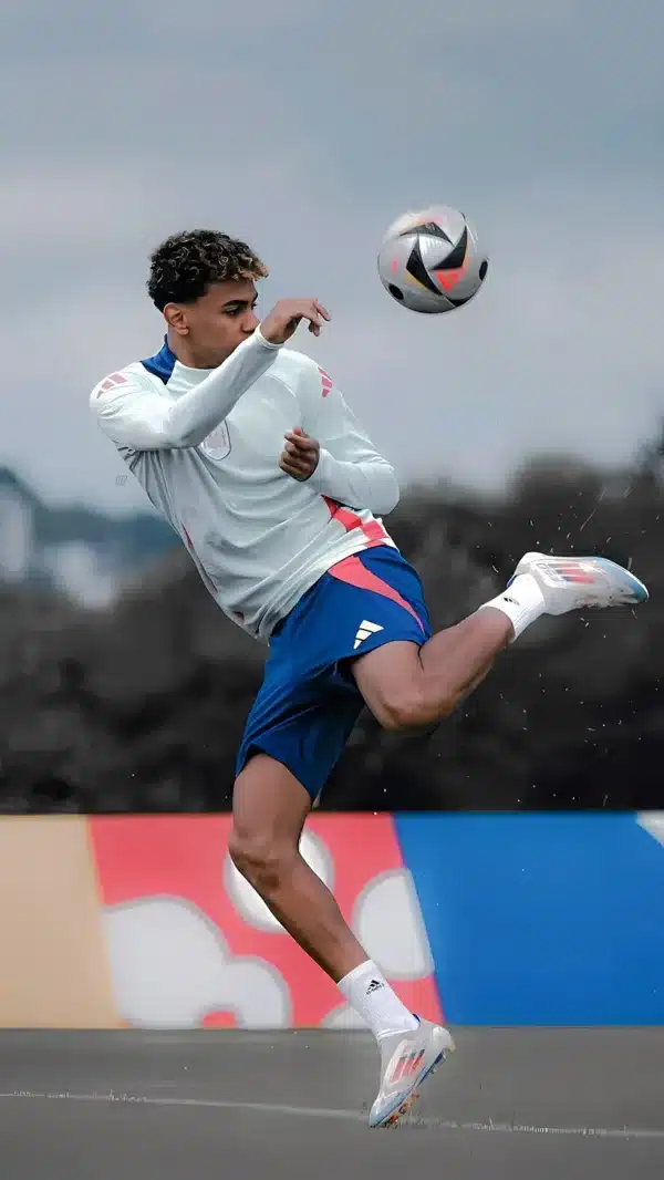 لامین یامال در حال دریبل و مهارت تکنیکی - والپیپر 4K اکشن