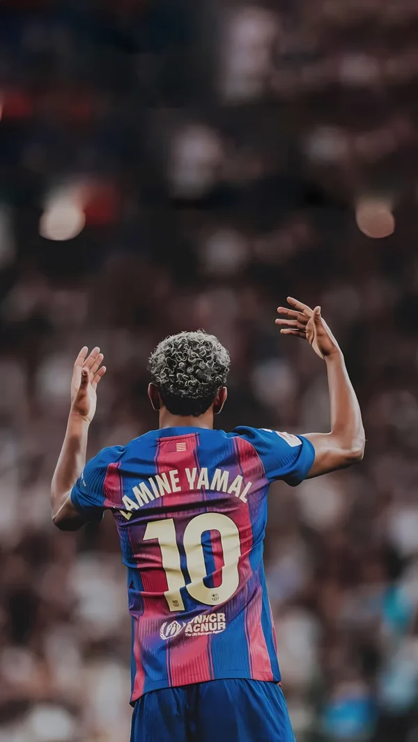 لامین یامال با پیراهن بارسلونا در کمپ نو - والپیپر Hd