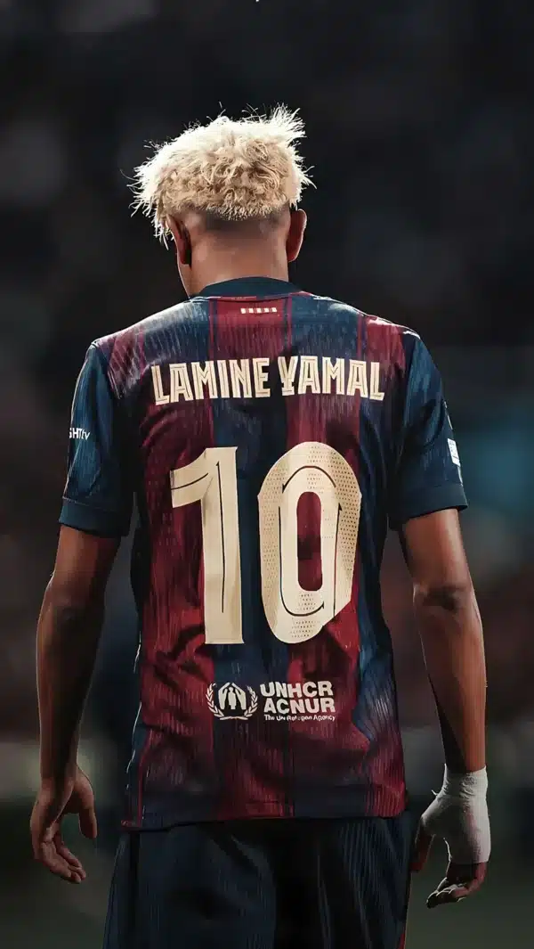 لامین یامال با پیراهن بارسلونا در کمپ نو - والپیپر Hd