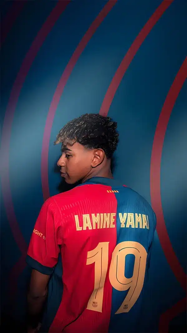 لامین یامال با پیراهن بارسلونا در کمپ نو - والپیپر Hd