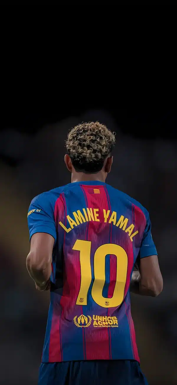 لامین یامال با پیراهن بارسلونا در کمپ نو - والپیپر Hd