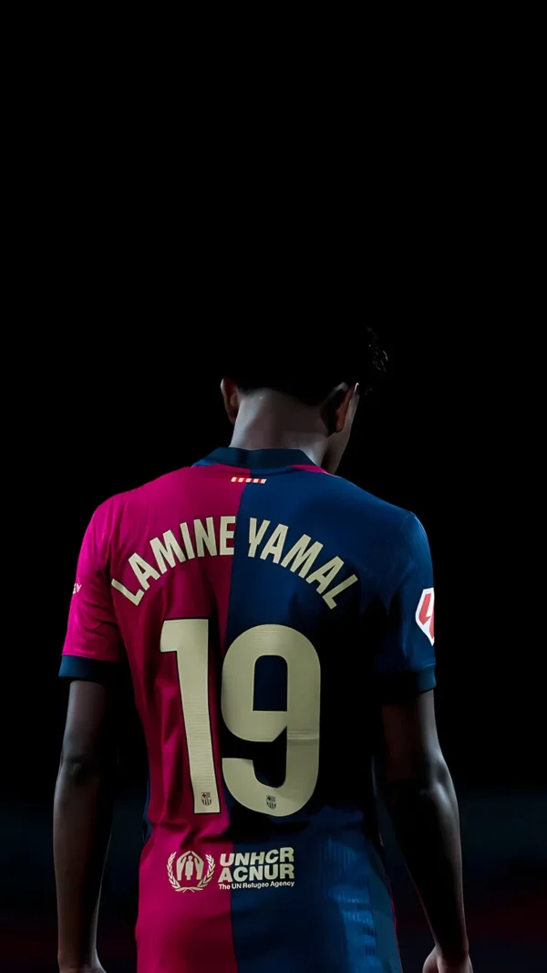 لامین یامال با پیراهن بارسلونا در کمپ نو - والپیپر Hd