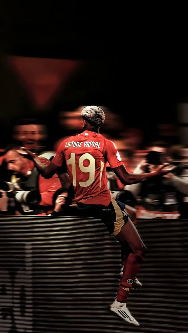 لامین یامال با پیراهن قرمز تیم ملی اسپانیا - والپیپر Hd